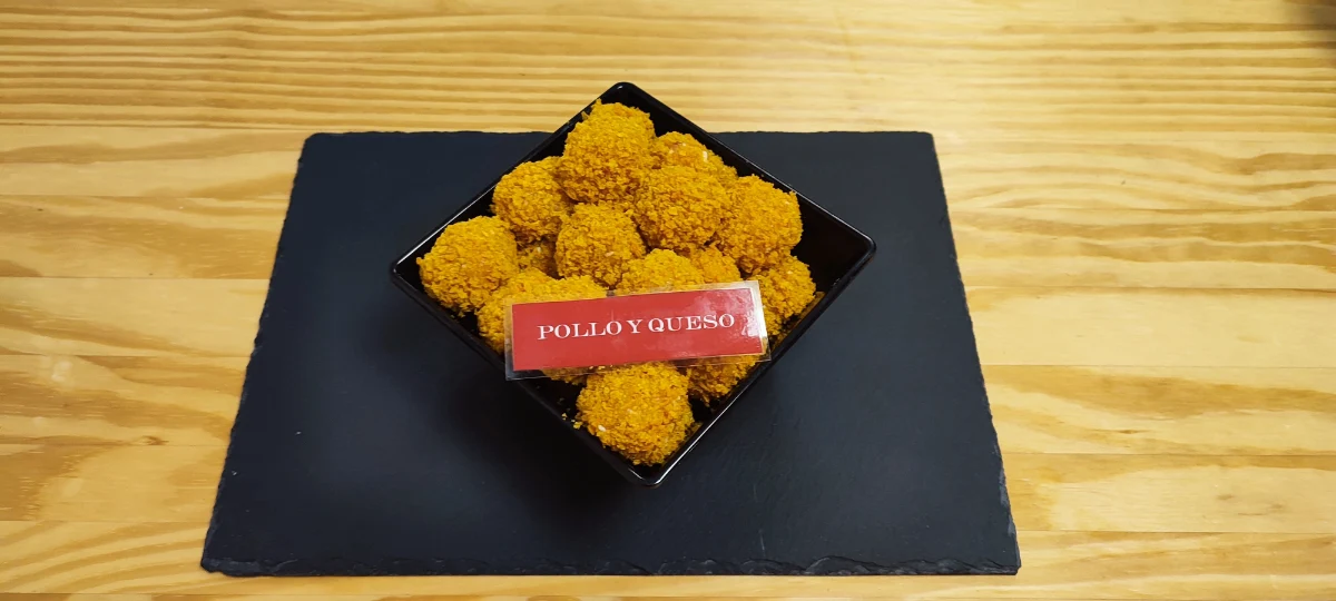 Bolitas de nugget de pollo y queso